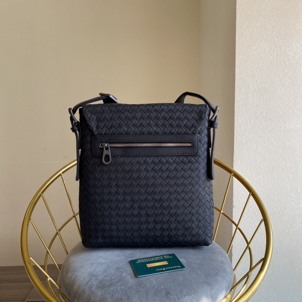 ボッテガヴェネタバッグ背面デザイン